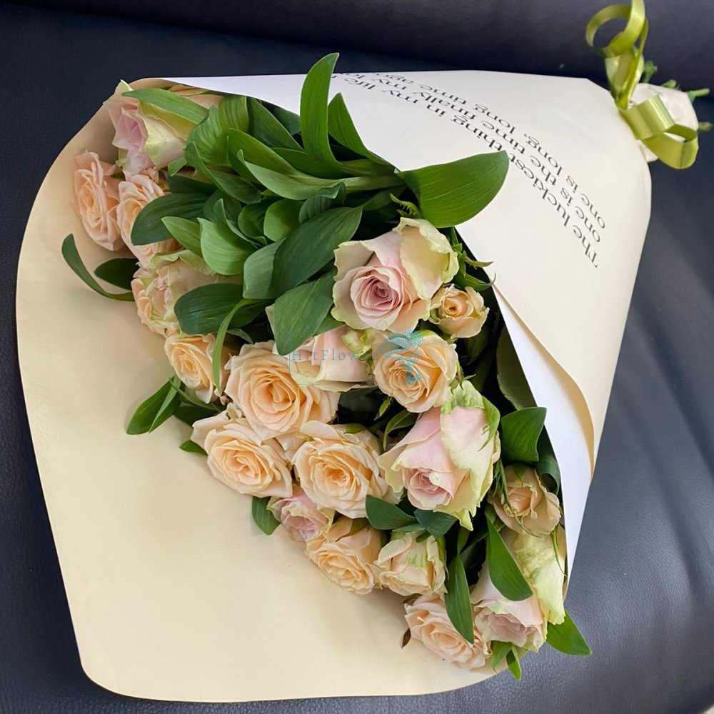 Букет цветов из: Розы